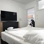 With Balcony & Parking - Apolonialiving Apartmán *