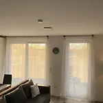 With Balcony & Parking - Apolonialiving Apartmán *
