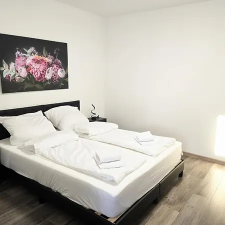 With Balcony & Parking - Apolonialiving شقة كارلسروه