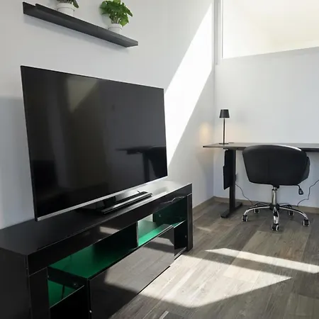 شقة With Balcony & Parking - Apolonialiving *