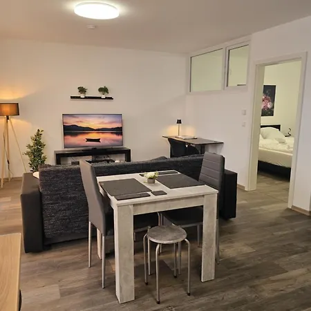 With Balcony & Parking - Apolonialiving شقة كارلسروه