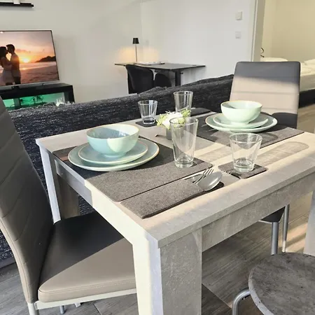 With Balcony & Parking - Apolonialiving شقة كارلسروه